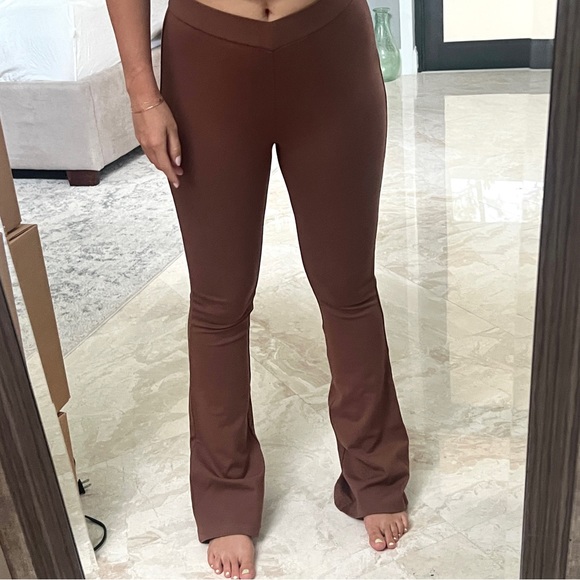 NEW Ci Sono V Cut Flared Leggings - Picture 9 of 11
